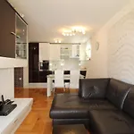 Διαμέρισμα Macadamia With Garage Parking *