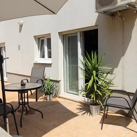 Macadamia With Garage Parking *