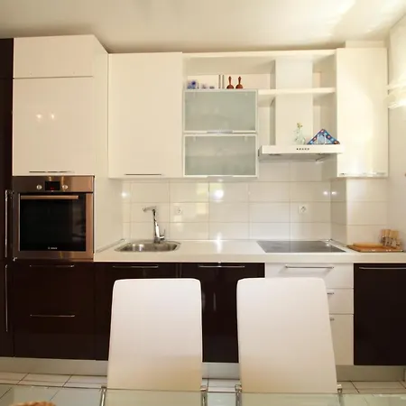 Macadamia With Garage Parking Apartment