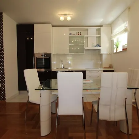 Macadamia With Garage Parking Сплит