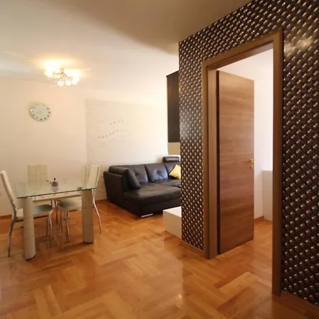 Macadamia With Garage Parking Apartment *
