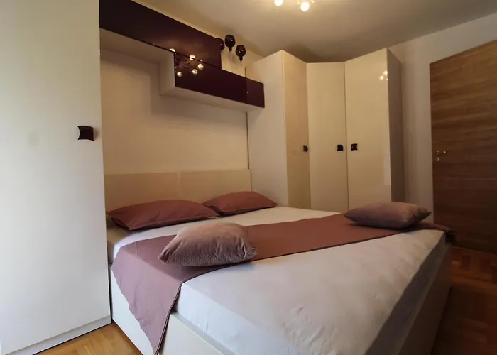Macadamia With Garage Parking Apartament Split